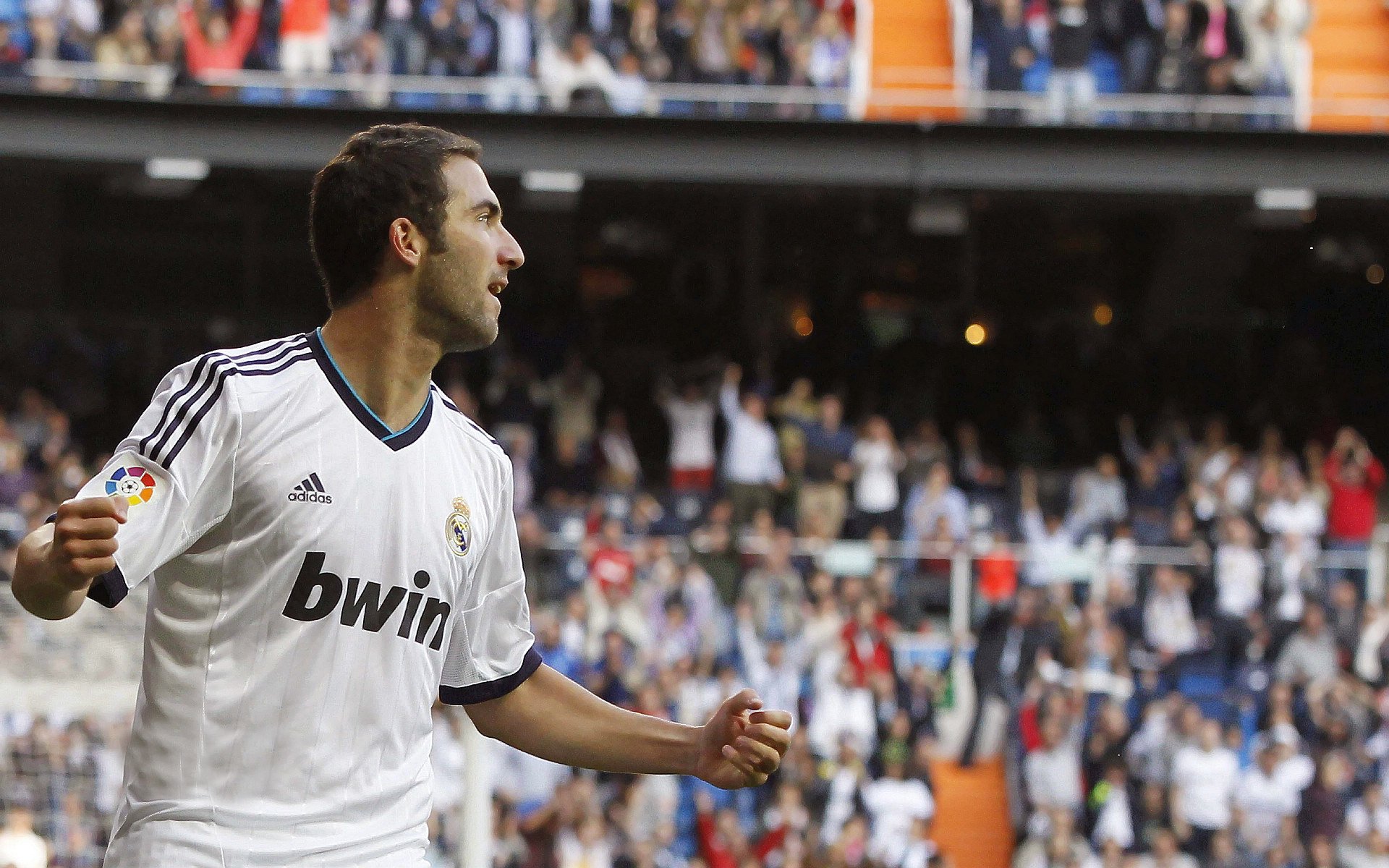 压迫式防守是否更容易带动节奏起伏，压迫式是什么动作