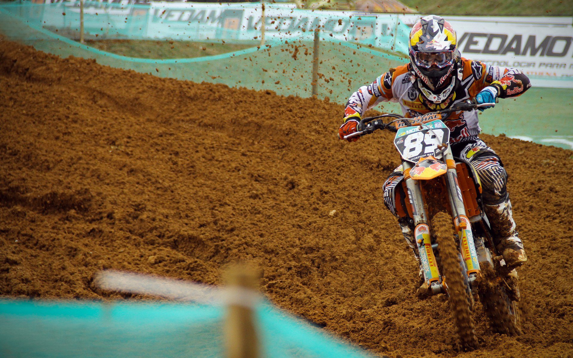 内容创作者激励政策推动原创体育作品增长,内容创作体验道具